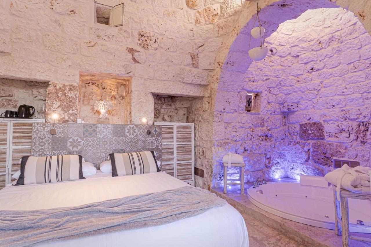 Relais Il Trullo Della Rupe Hotel Ostuni Bagian luar foto